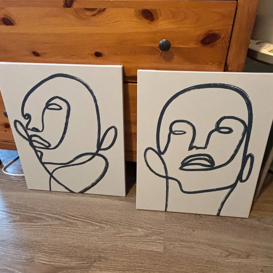 2x Canvas Single line face paintings