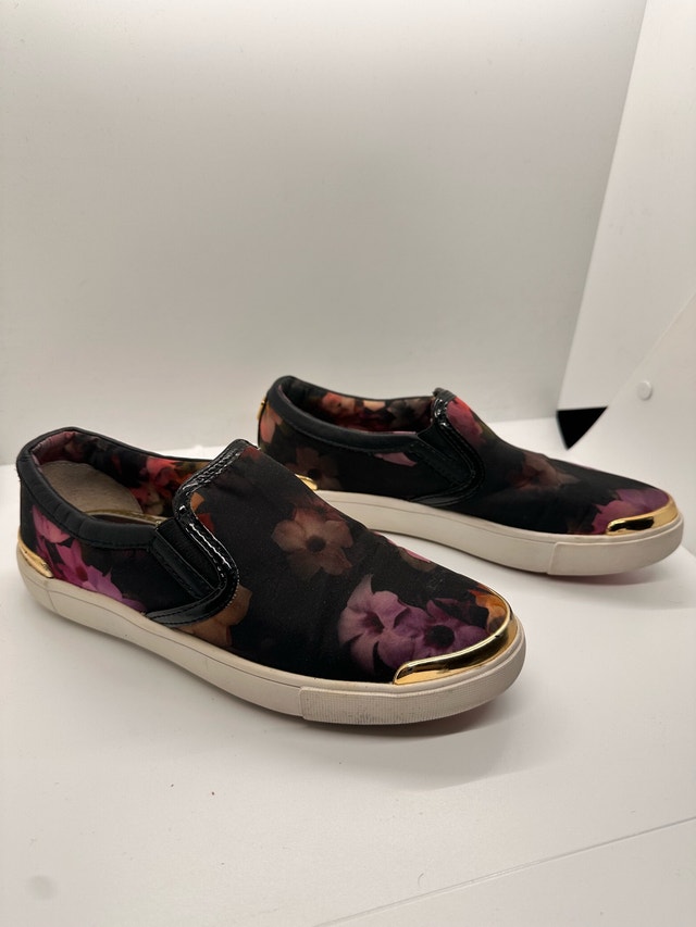 Ted Baker London Malbeck Dark Floral Slip-On Shoes Size 5 - photo 2