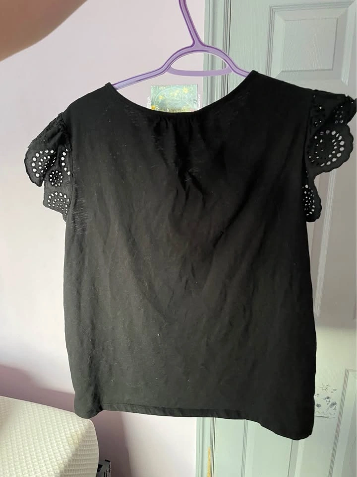 Womens top with lacy details - Size large - photo 2