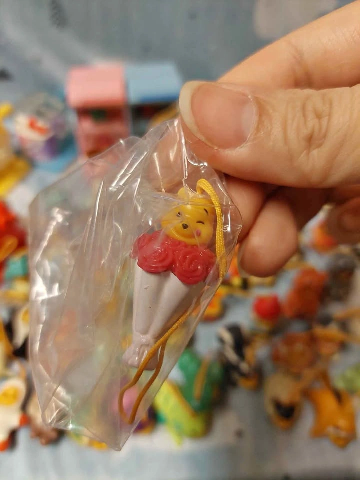 ⚽️ Peek-a-Pooh Vintage Flower Bouquet All About Love Edition