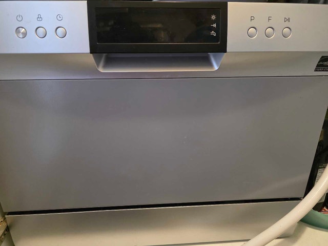 Danby DDW631SDB Countertop Dishwasher, can deliver - photo 2