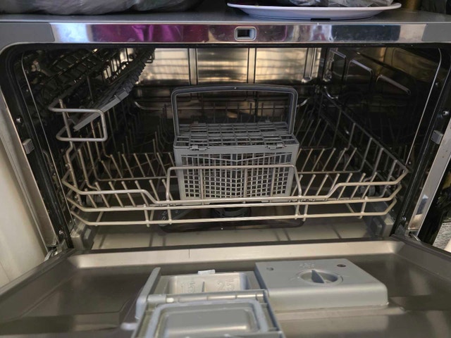 Danby DDW631SDB Countertop Dishwasher, can deliver - photo 4