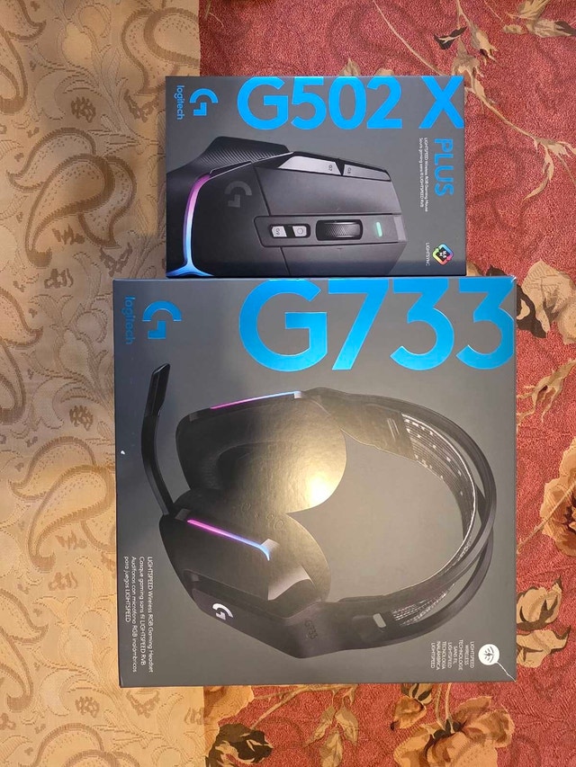 Logitech G733