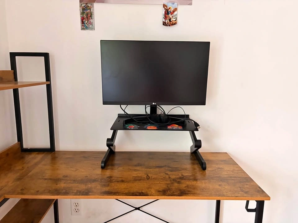 LG Monitor 27inch + adjustable monitor riser