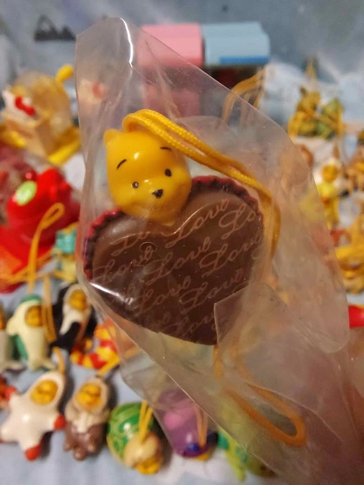 ⚽️ Peek-a-Pooh - Vintage Charm! Chocolate Heart, All About Love