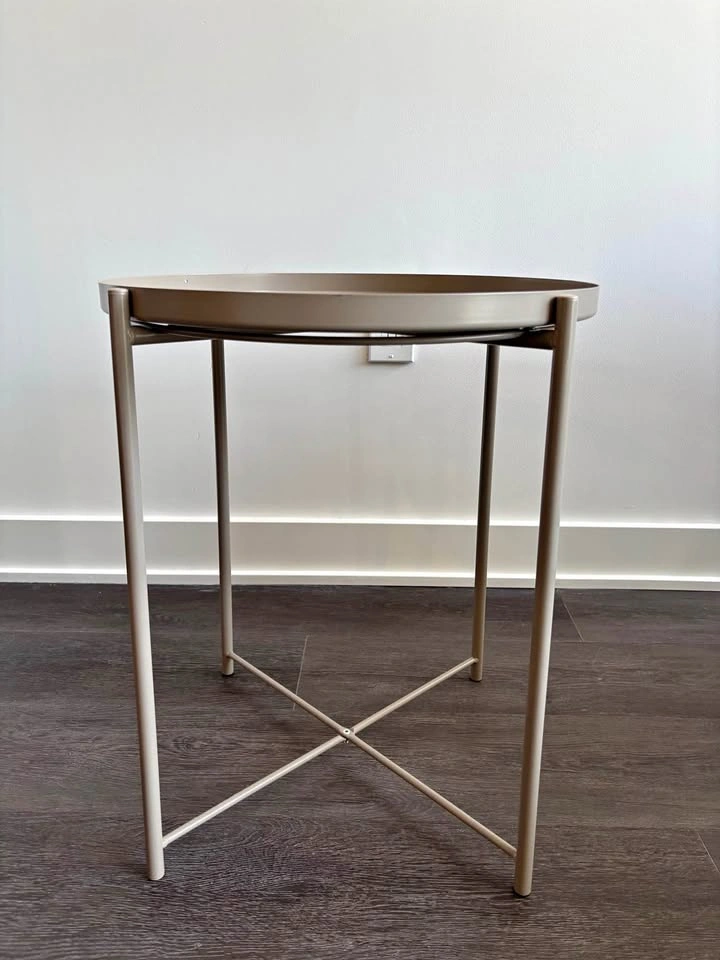 Selling brown table ⚽️