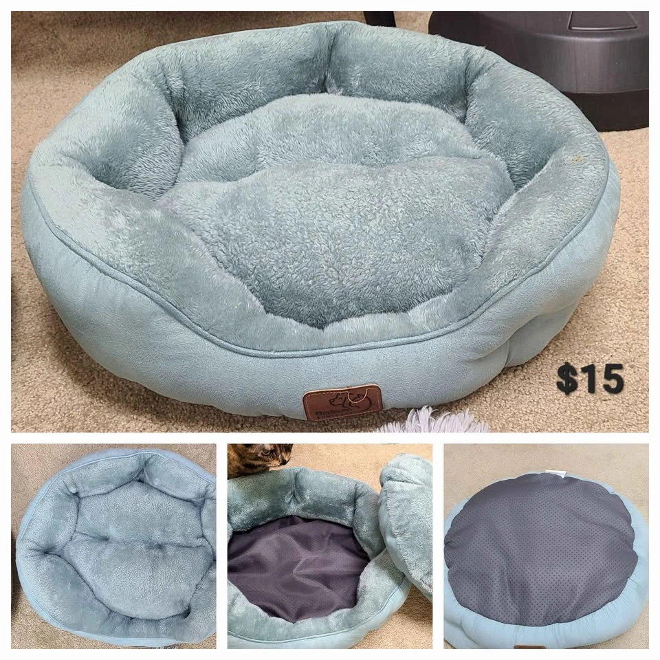 2 Cat Beds + Soft Pet Rug – Like New / Clean - photo 3