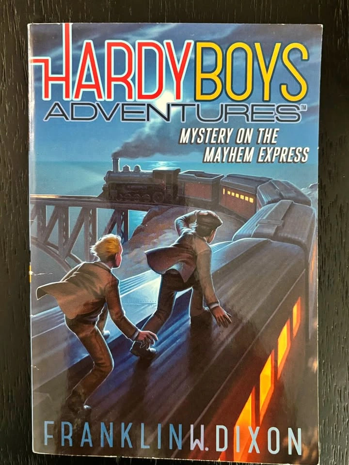 Hardy Boys Mystery on the Mayhem Express (Volume 23)⚽️