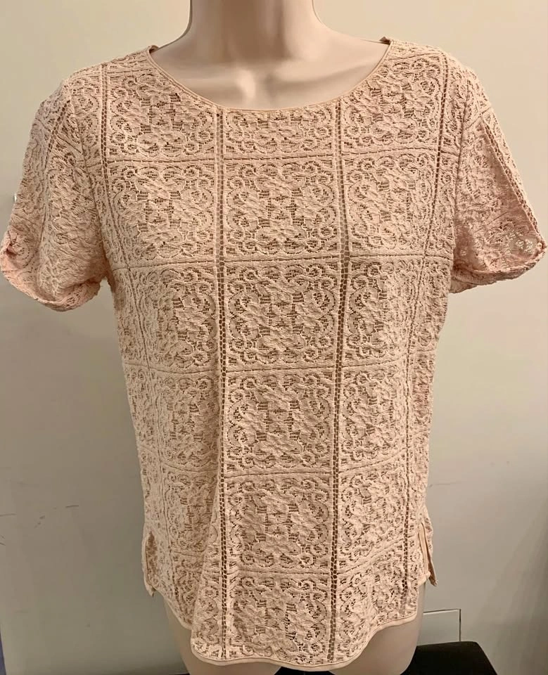 Gorgeous Ann Taylor Lace Blouse ~ Size XS⚽️