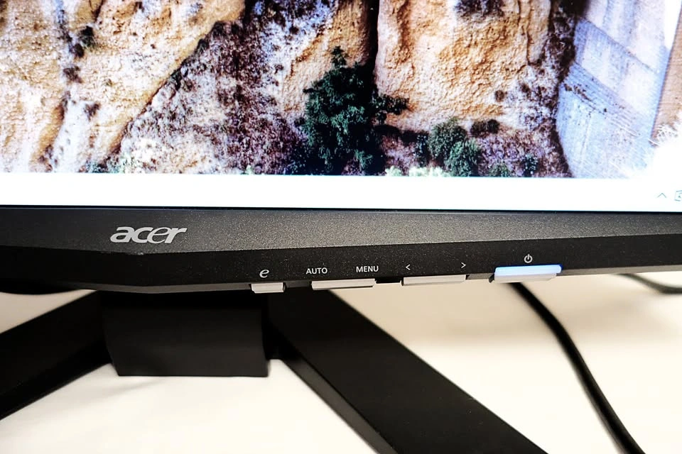 Acer 22" Widescreen X223W 1680 x 1050 LCD Monitor - photo 3