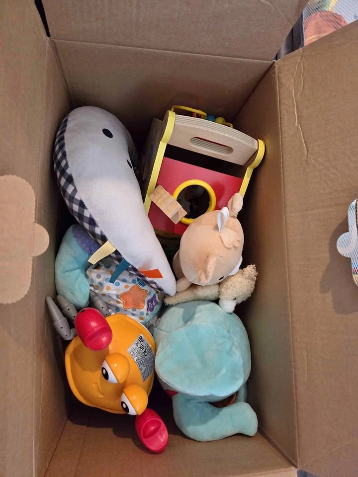 Assorted baby toys 0-12 months