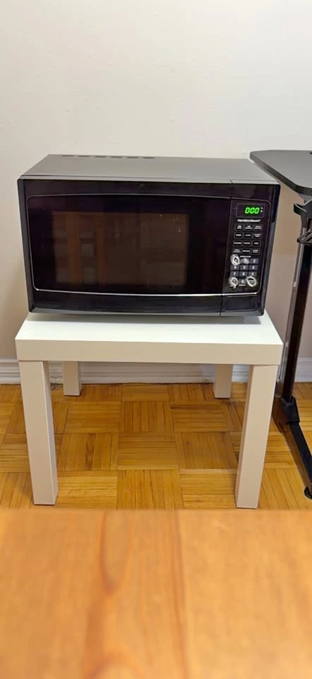 Hamilton Beach Microwave Oven + Table