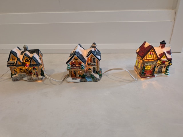 Trim Shoppe Porcelain Lighted Houses