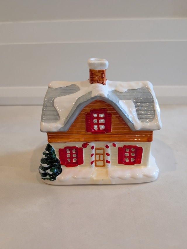 Christmas Village Ceramic House Tealight lit