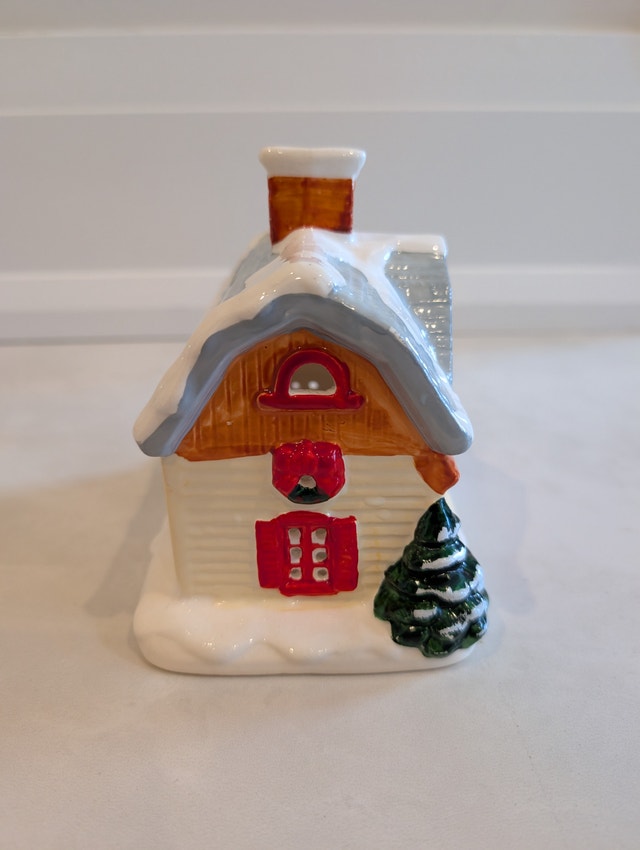 Christmas Village Ceramic House Tealight lit - photo 3