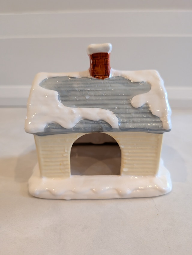 Christmas Village Ceramic House Tealight lit - photo 4