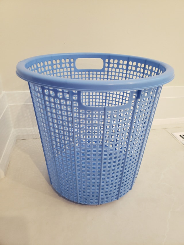 Plastic blue bin/ basket/ container/ garbage