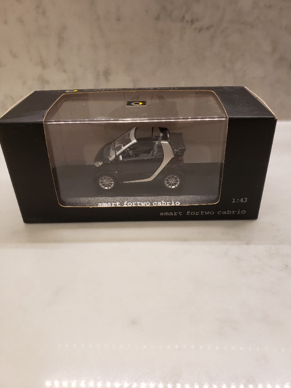Diecast Car 1/43 Smart Fortwo Cabrio Deep Black Dealer Model Car