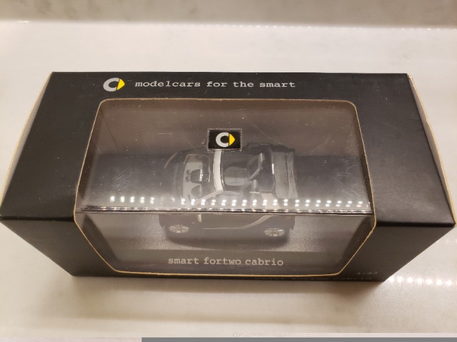 Diecast Car 1/43 Smart Fortwo Cabrio Deep Black Dealer Model Car - photo 3