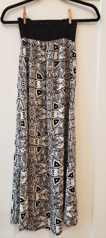 La Vie en Rose Aqua Women's small black and white skirt