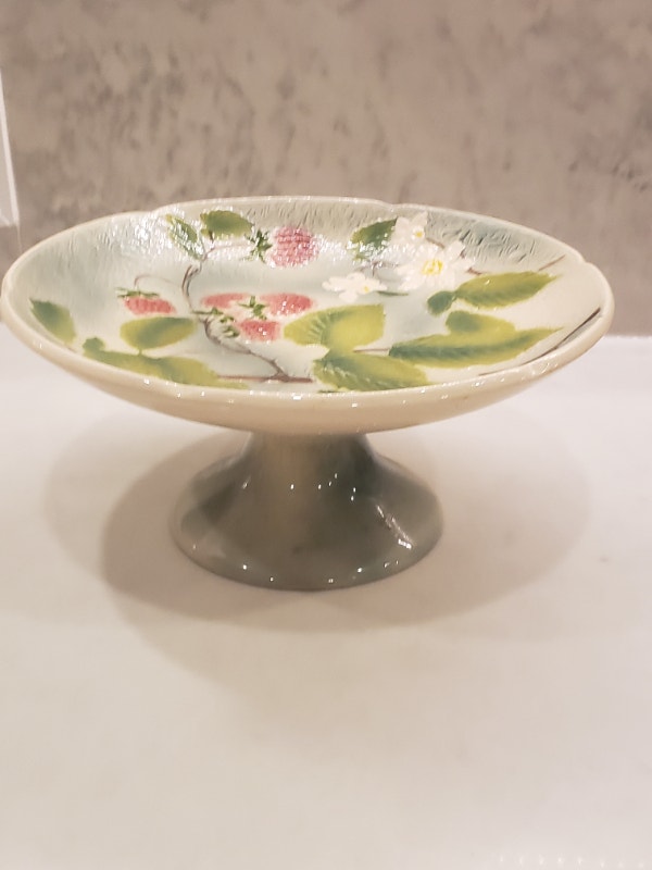 St Clement Cake Stand Rasberry Vine with Flowers