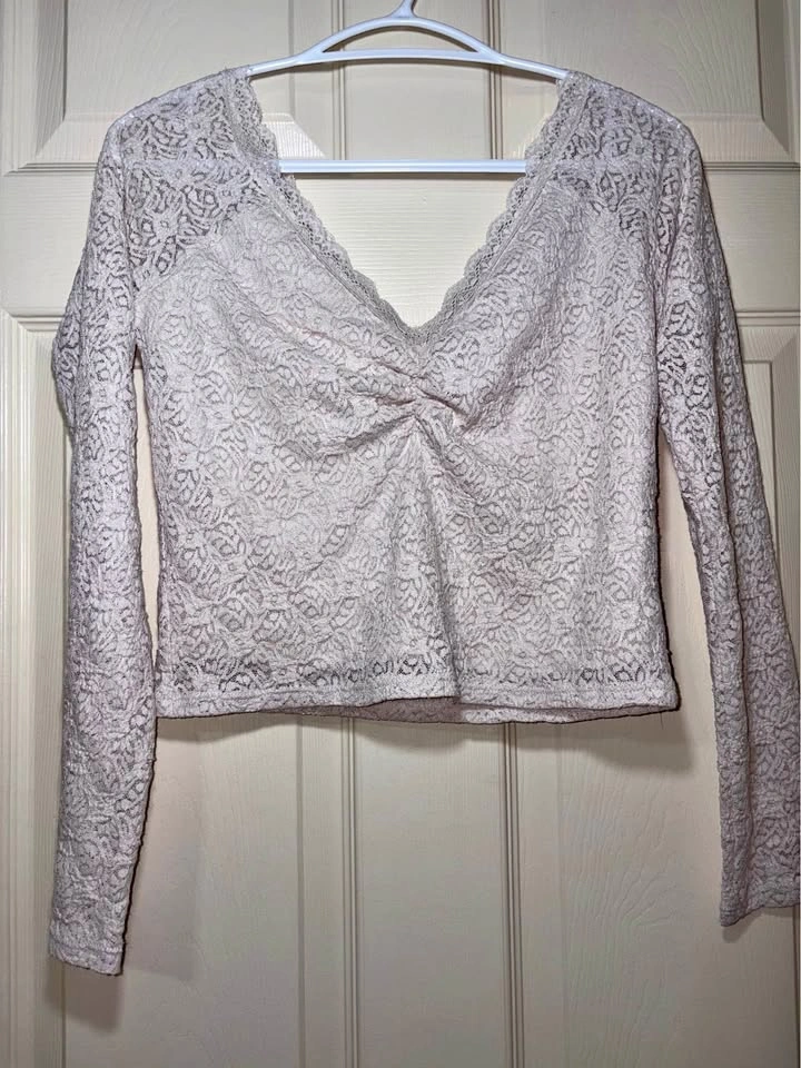 ⚽️No Boundaries Lace V-Neck Long Sleeve Top