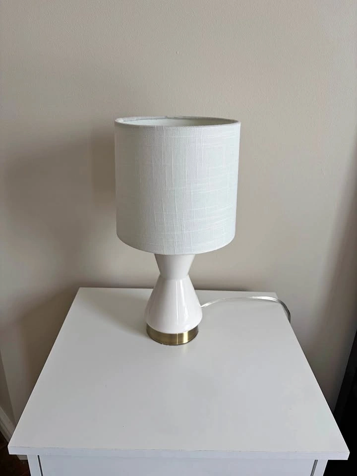 Table lamp