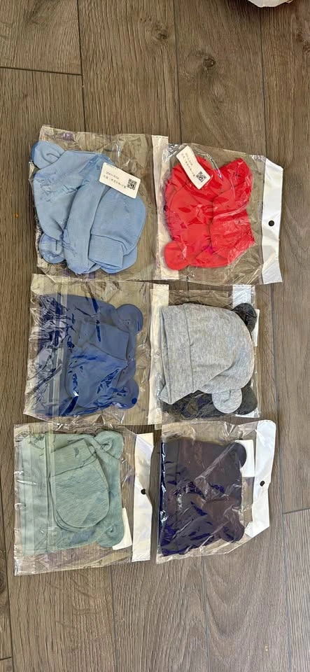 Newborn hat/mitten sets