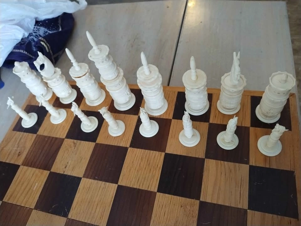Hand Carved Chess Set - photo 4