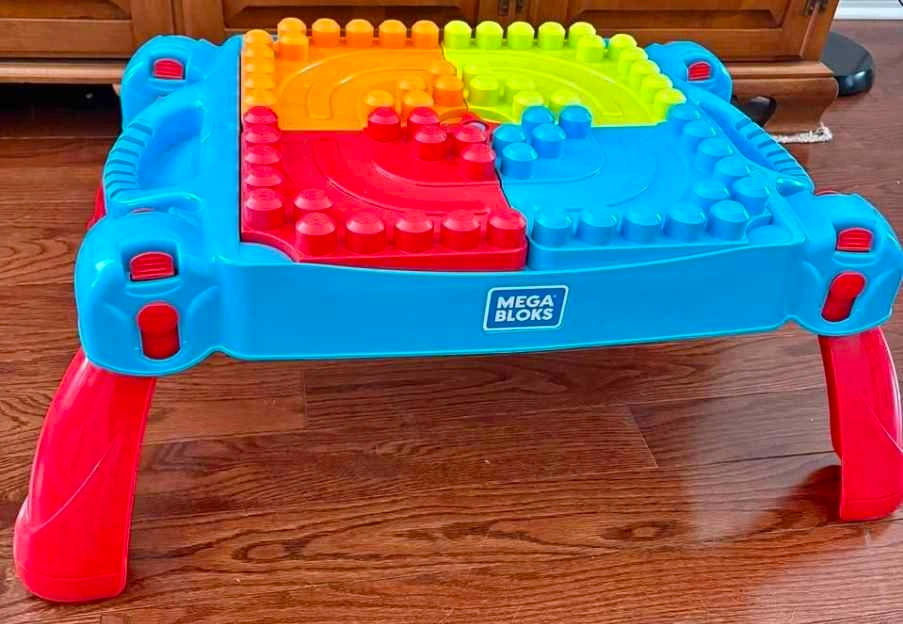 Mega bloks and table - photo 5