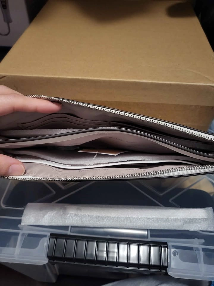 Michael Kors Wristlet - photo 2