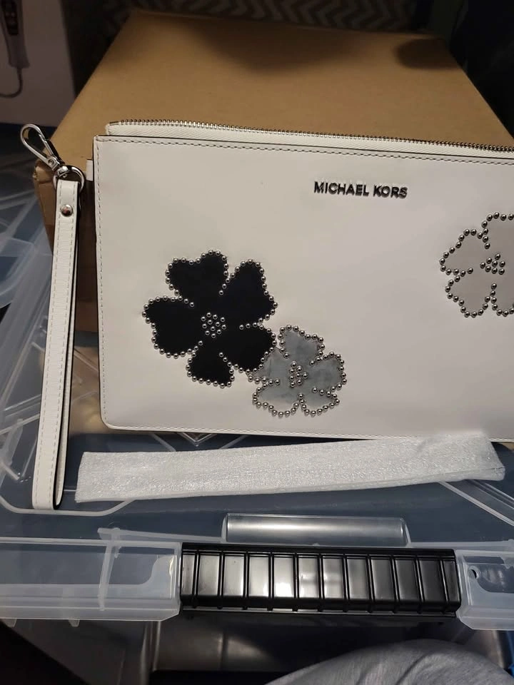 Michael Kors Wristlet - photo 3