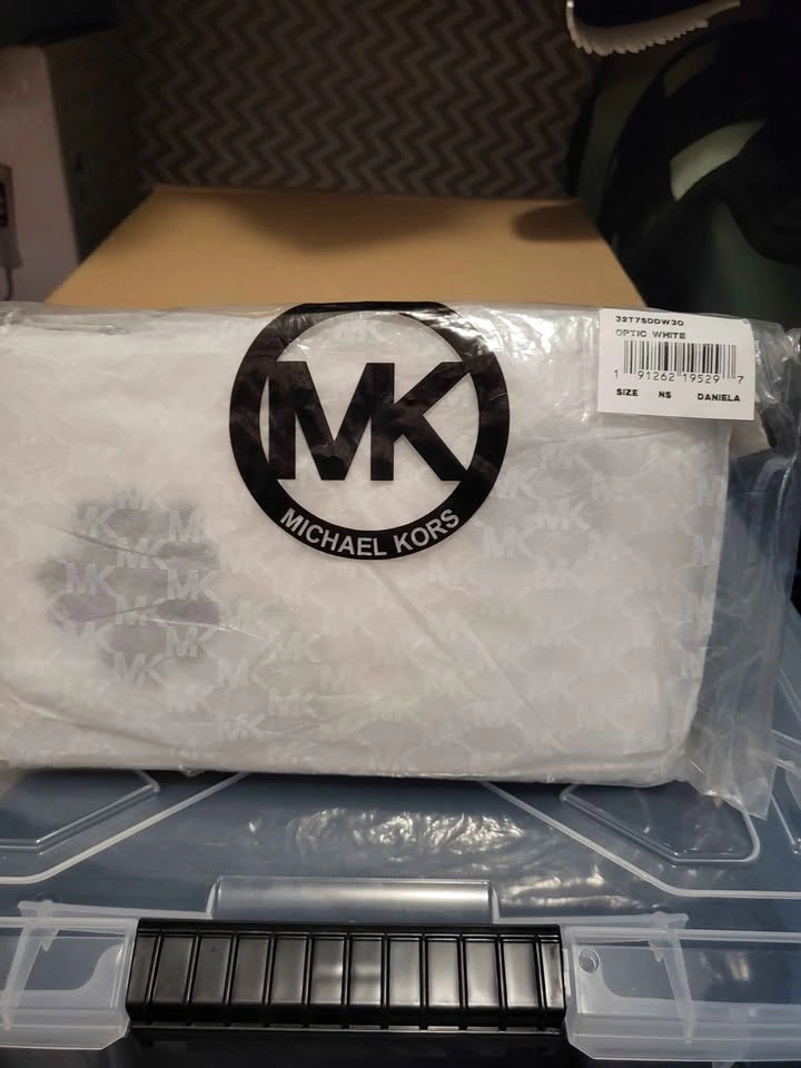 Michael Kors Wristlet - photo 4