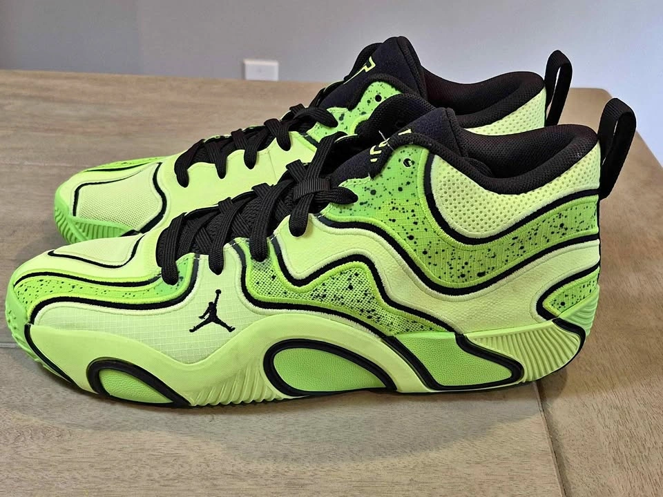 NIKE AIR JORDAN NEW