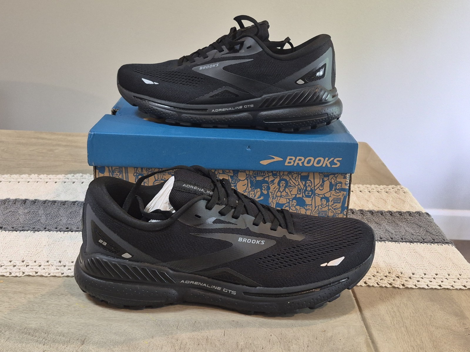Mens brooks adrenaline SNEAKERS gts 23 size 11