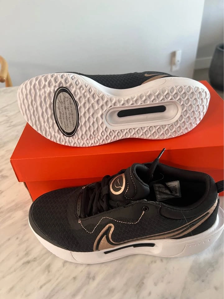 Women’s Nike Zoom Court Pro HC Tennis / pickleball shoes size 6. - photo 3