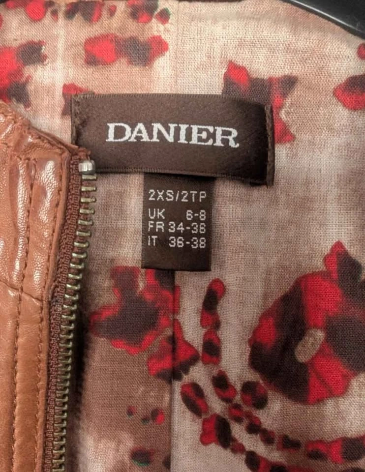 Danier Leather Jacket - Size 2XS Women's Bomber Style - photo 3