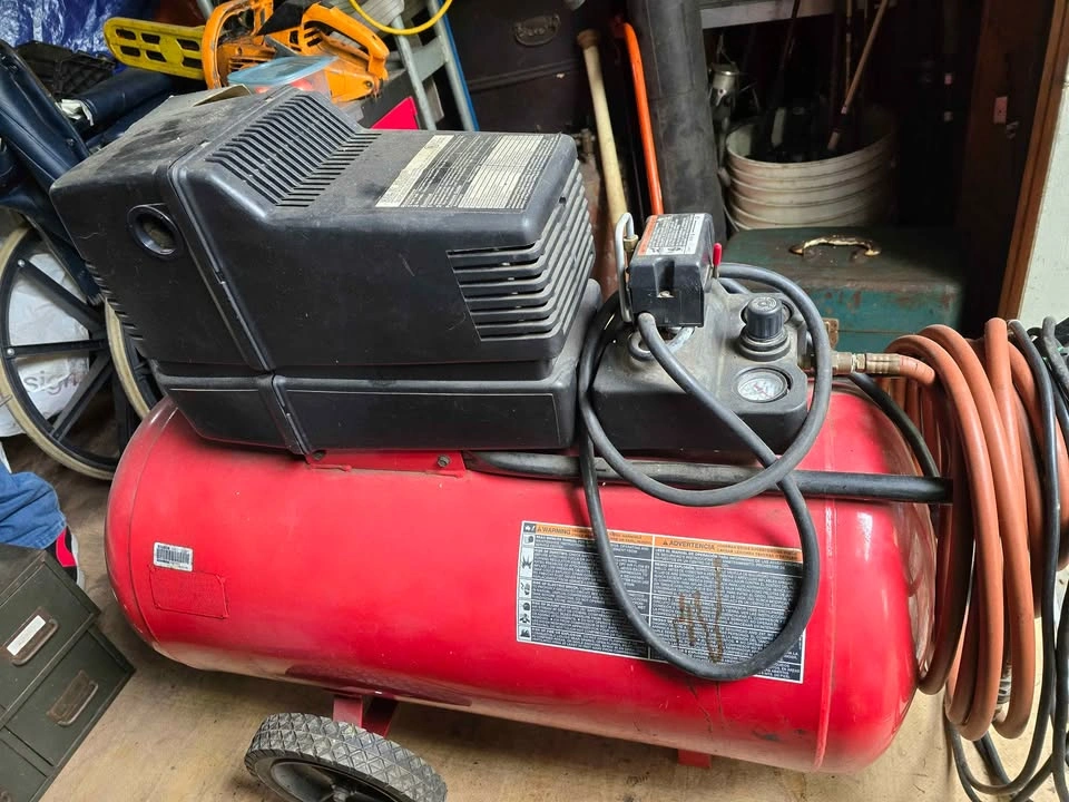 Craftsman 5.5 HP 30 Gallon Air Compressor - photo 4
