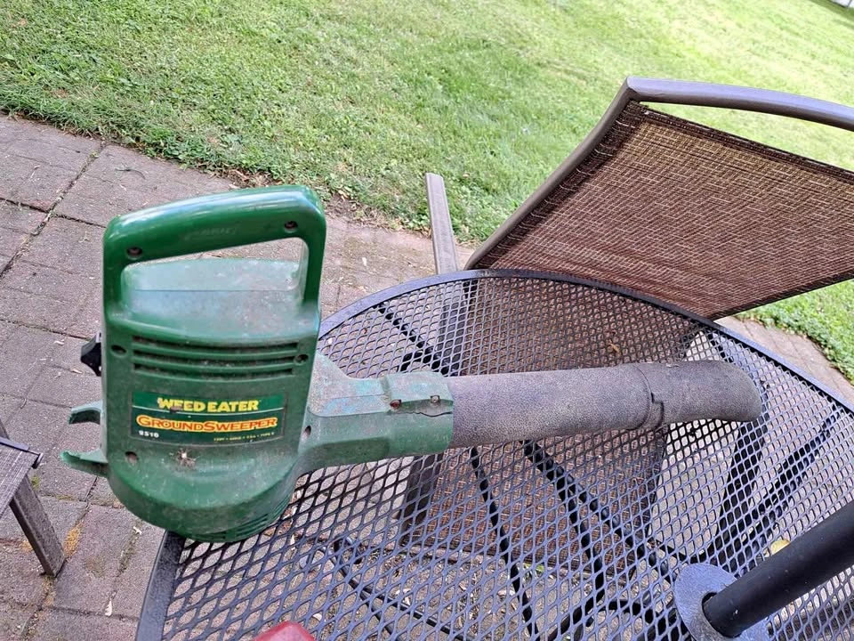 WEED EATER GROUNDSweeper 2510 Leaf Blower
