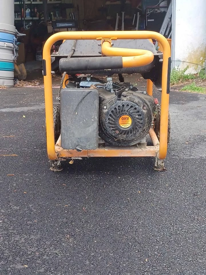 Generac GP5500 generator never used - photo 4