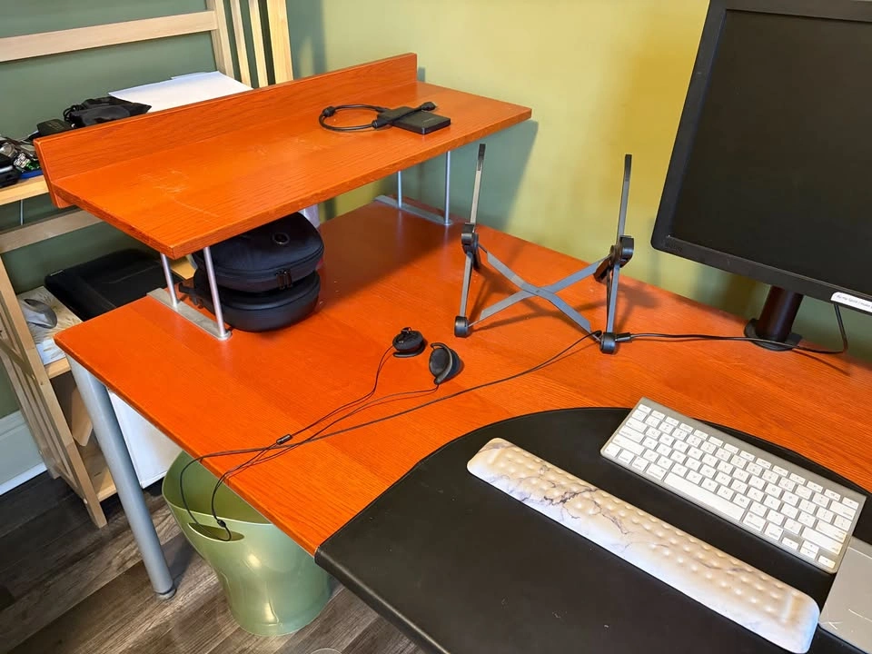 Huge, IKEA L-shaped work station with bookshelf - photo 2