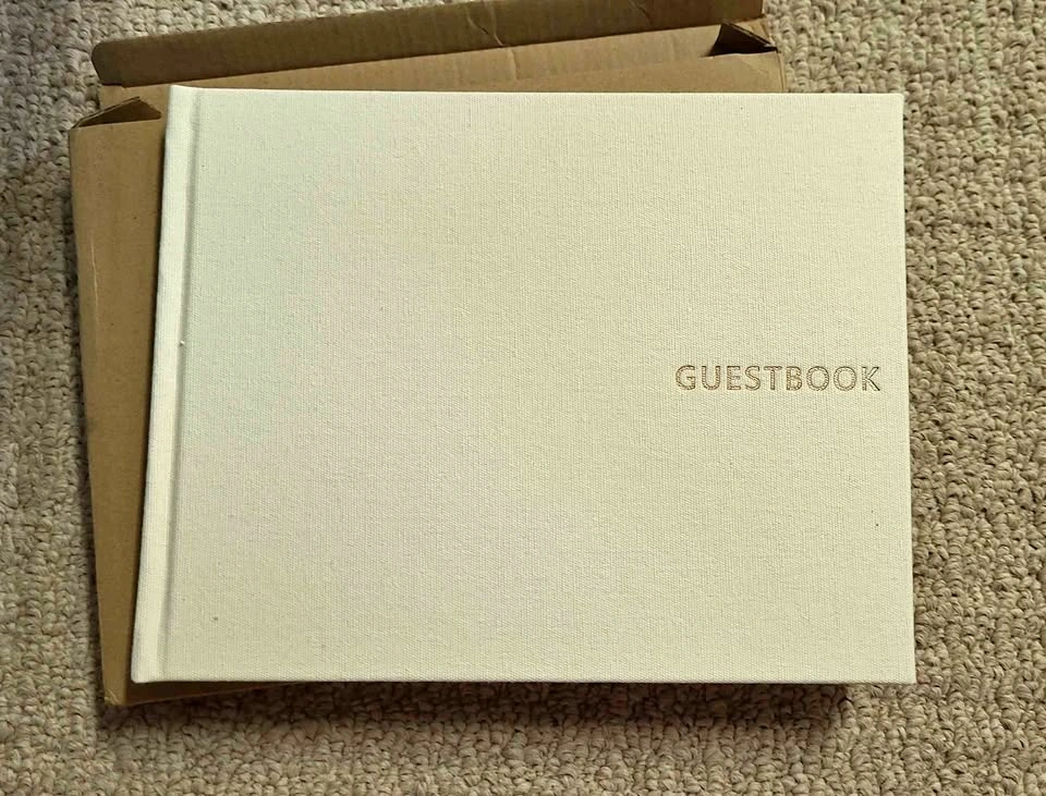 Off White Linen Guestbook ⚽