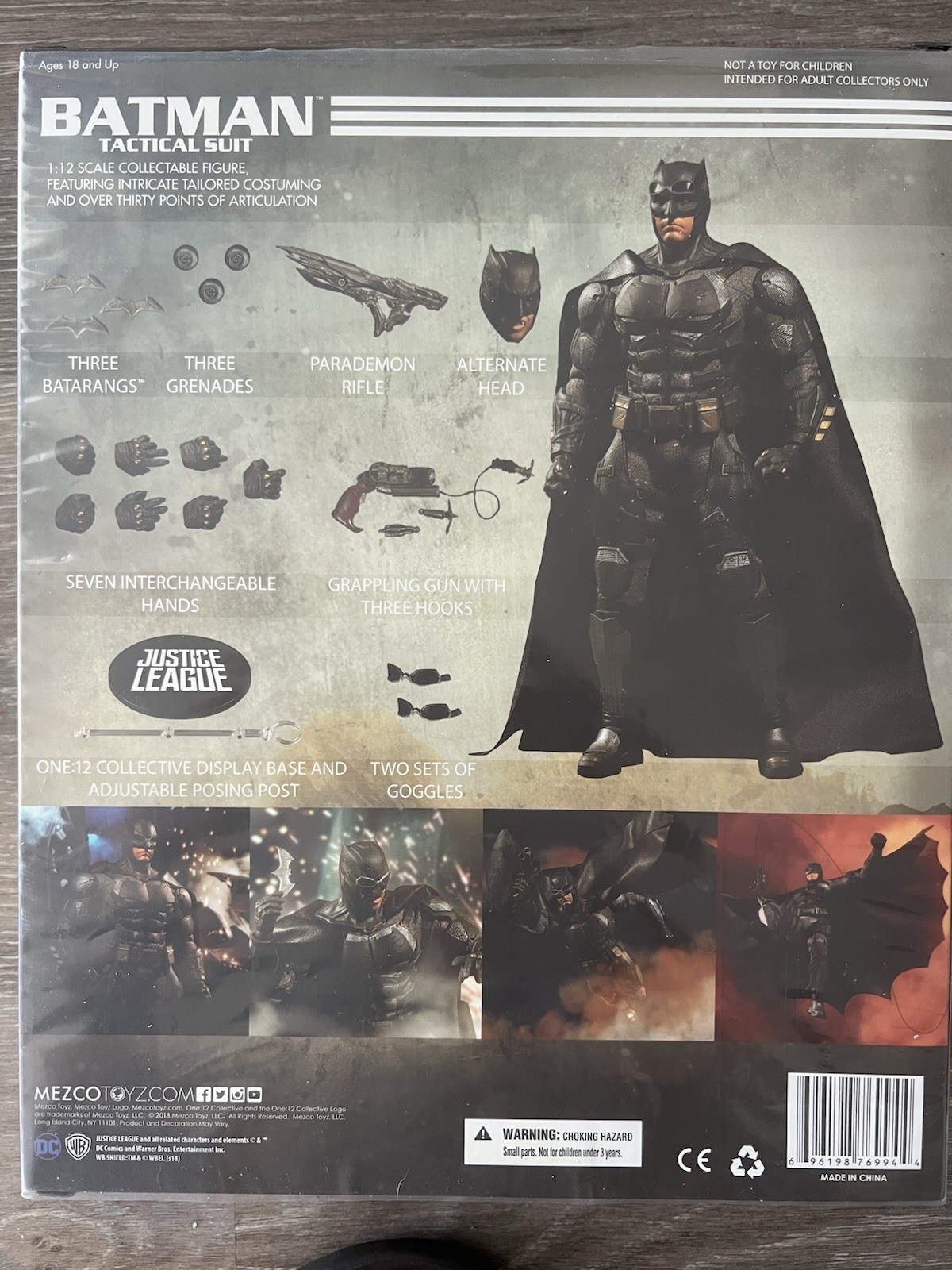 Mezco Toys One: 12 Collective Justice League Tactical Suit Batma - photo 3