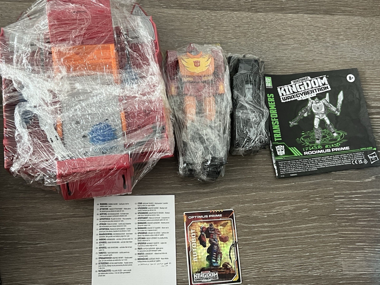 Transformers War for Cybertron Kingdom Commander Class Rodimus P - photo 3