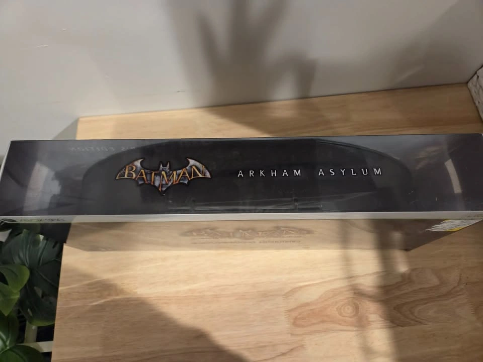 Batman Arkham Asylum Collectors Edition (XBOX-360) - photo 3