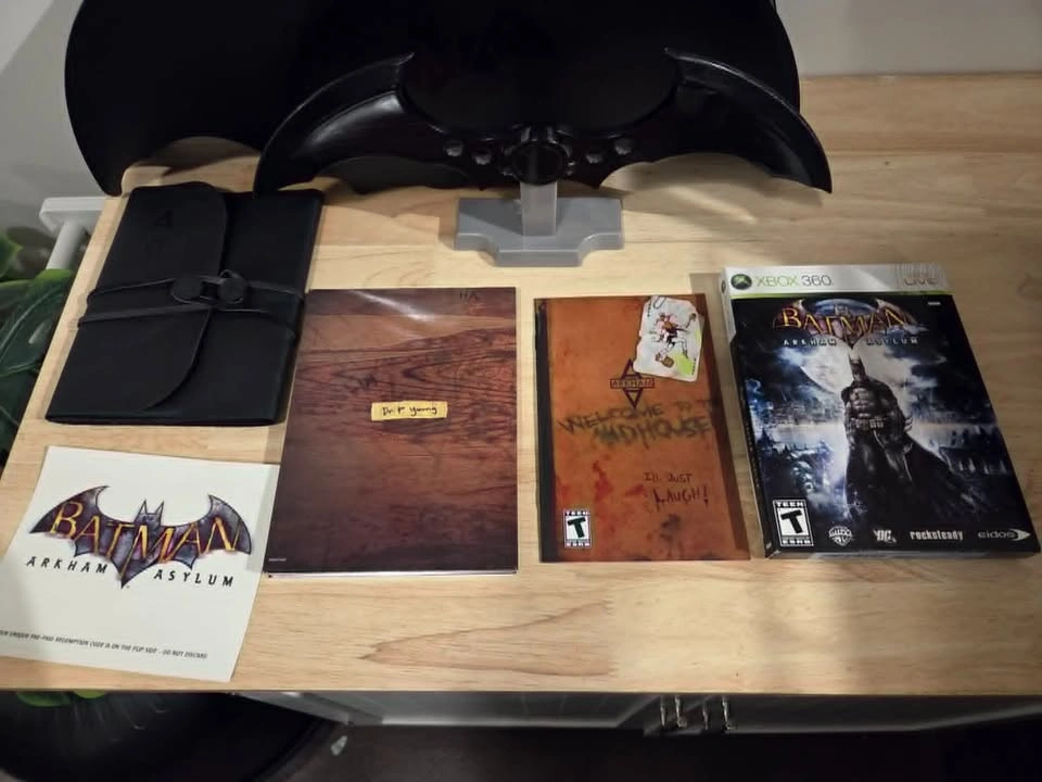 Batman Arkham Asylum Collectors Edition (XBOX-360) - photo 4
