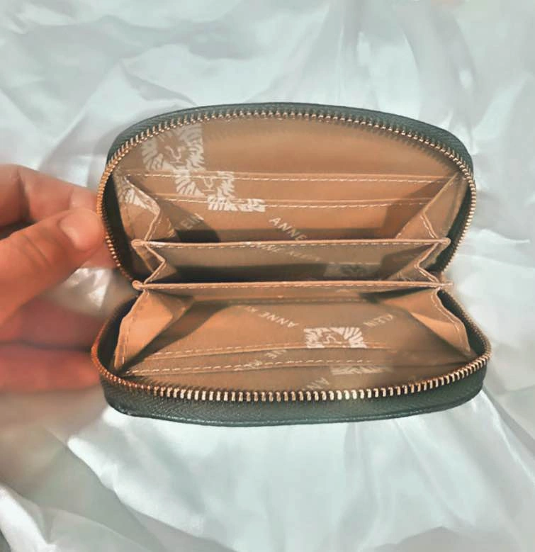 BRAND NEW Anne Klein Burgundy Card Holder - photo 3
