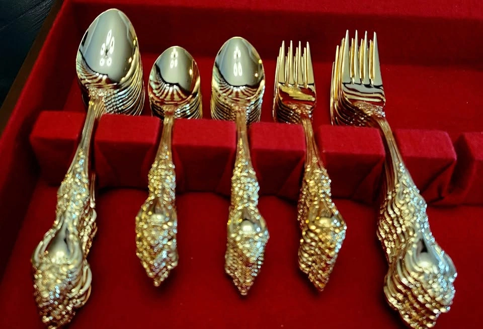 Vintage Northcraft 24K Gold-Plated 80-Piece Cutlery Set - photo 4