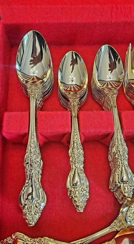 Vintage Northcraft 24K Gold-Plated 80-Piece Cutlery Set - photo 5