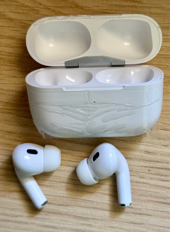 Brand New Wireless Earbuds with GPS and Battery Display - photo 2